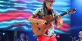 Arístides Moreno en Playa Blanca actuando en las fiestas del Carmen.