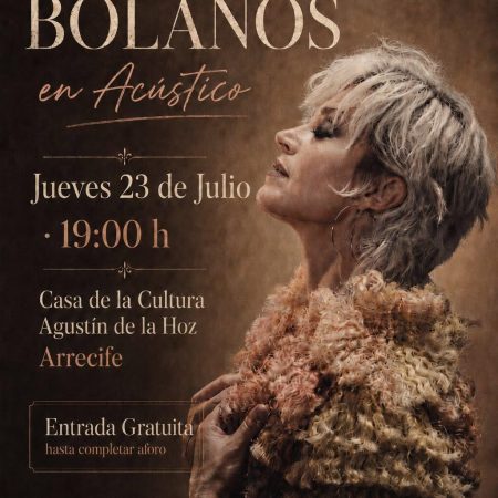 La cantante y actriz Marta Bolaños durante una actuación en directo.